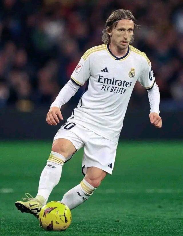 国米迎来6分之战！右路首发奥古弃攻主守，全面遏制对手两核心！